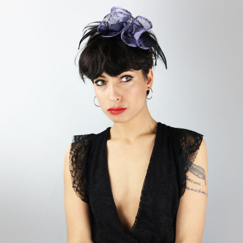 Fascinator da cerimonia con decorazione viola 2