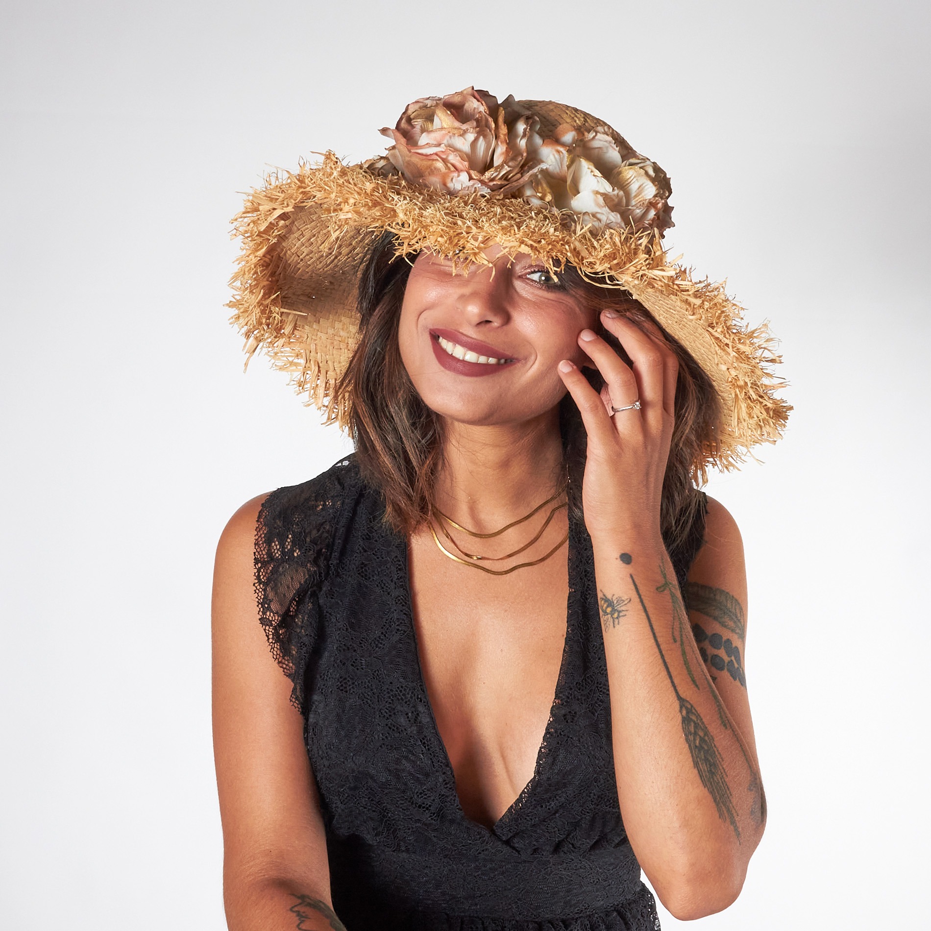 Womens Raffia Hat With Flowers Complit 