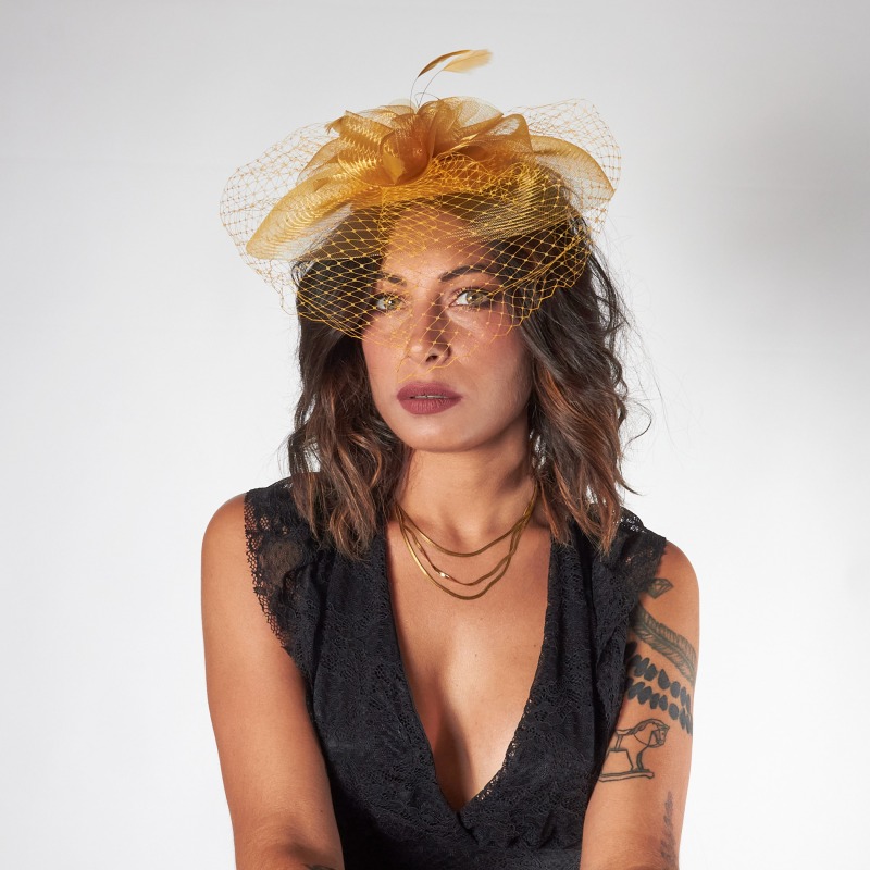 Fascinator with elegant veil for ceremonies