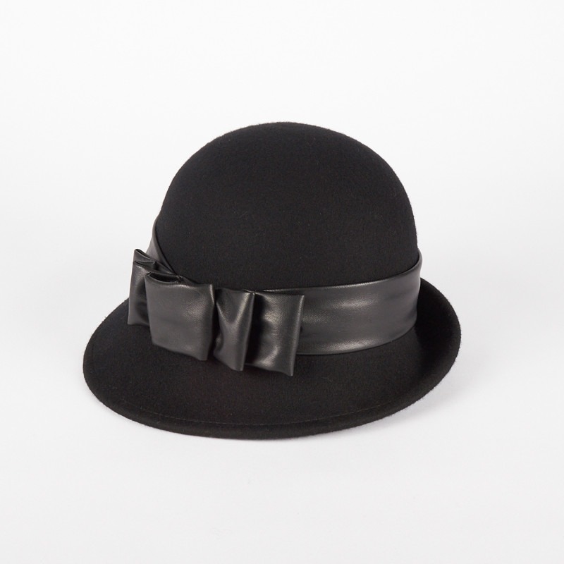 Cappello donna invernale con falda asimmetrica