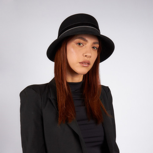 Cappello donna invernale con nastro in velluto | Complit
