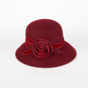 Cappello donna invernale con fiore – Eleganza Artigianale