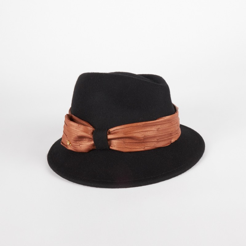 Women’s Winter Hat with Asymmetric Brim | Complit