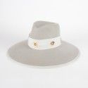 Cappello da donna a falda larga con occhielli dorati