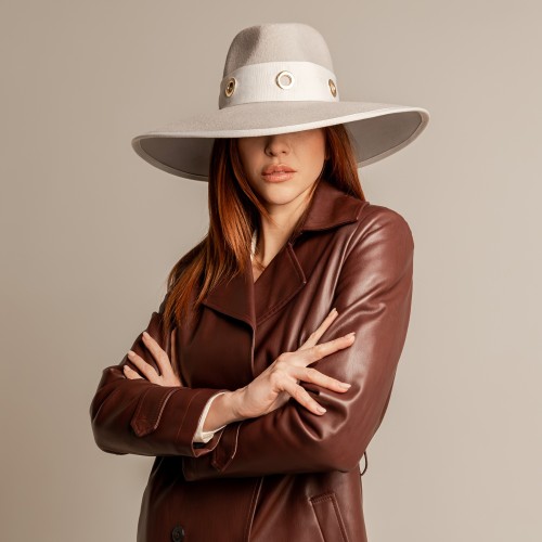 Women’s Wide Brim Hat with Gold Eyelets | Complit