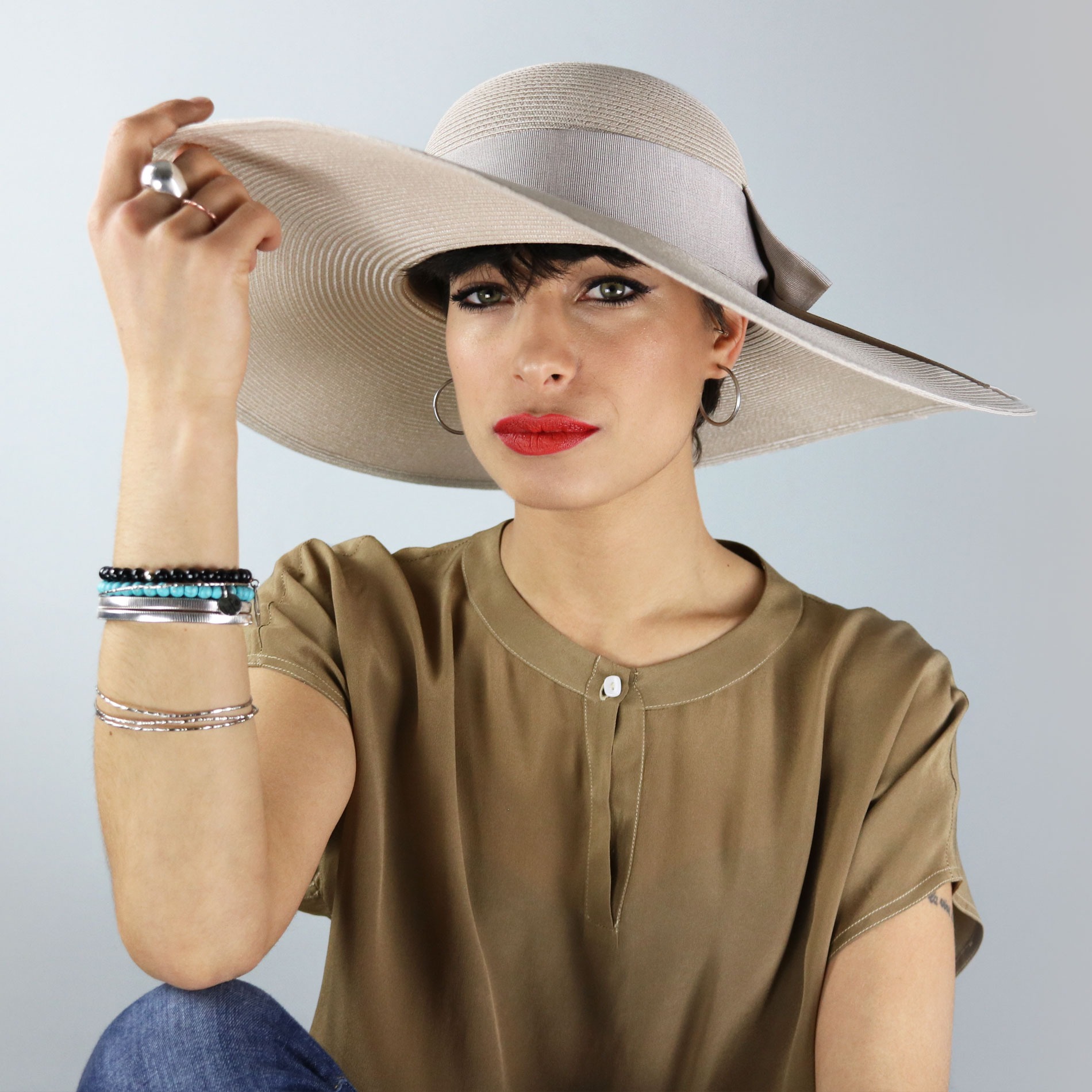 Large brimmed hat, elegant and chic